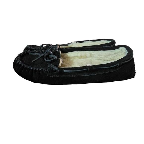 Minnetonka Slippers - Picture 2 of 5